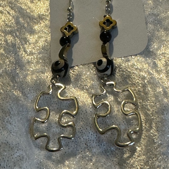 Puzzle Earrings Dangling with Hematite moon & star with Crazy Eye bead. Cute! - Picture 4 of 5